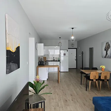 Apartment Luxurious 1-bedroom With Pool View At Caesar *