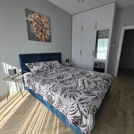 Luxurious 1-bedroom With Pool View At Caesar * Perivolia tou Trikomou