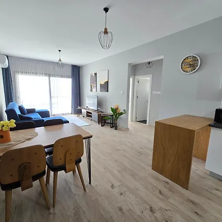 Apartment Luxurious 1-bedroom With Pool View At Caesar *