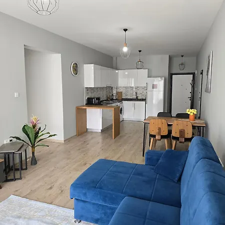 Luxurious 1-bedroom With Pool View At Caesar Apartment