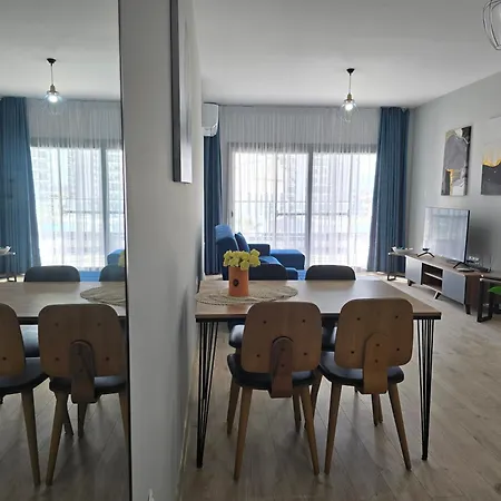 Luxurious 1-bedroom With Pool View At Caesar *