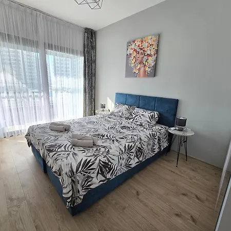 Luxurious 1-bedroom With Pool View At Caesar *